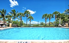 Piscina all'aperto, una piscina riscaldata