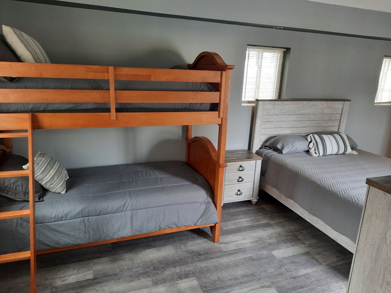 Pet Friendly Near Cape May / Wildwood 3 BRs 2 Bath Sleeps12 with Fenced in Yard 