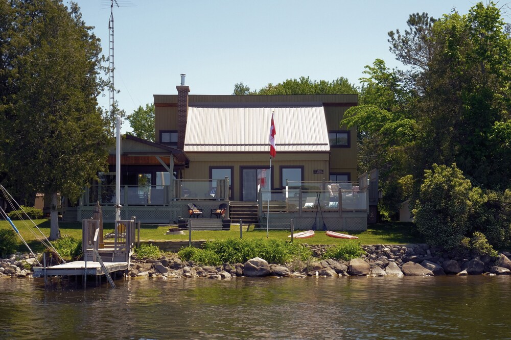Modern Waterfront Home ~10ppl~Breathtaking Sunsets