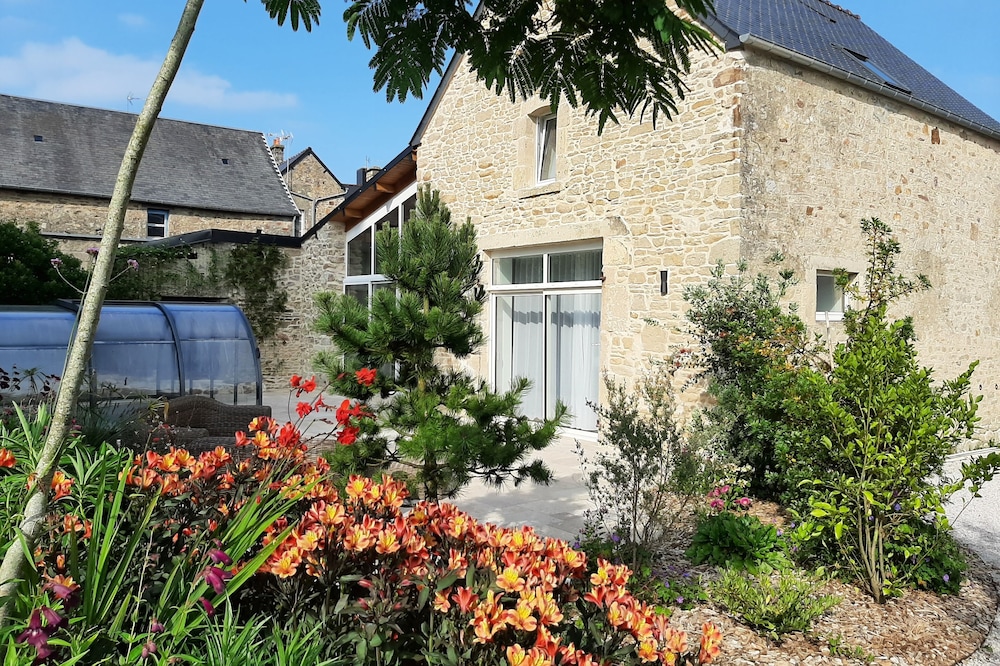 Fully renovated cottage with swimming pool in the heart of Cotentin