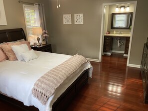 4 bedrooms, desk, iron/ironing board, free WiFi