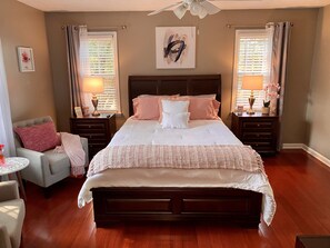 4 عدّة غرف نوم ومكتب ومكواة/لوح كي وواي فاي مجانًا