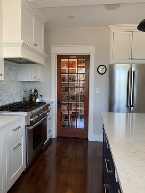 Fridge, microwave, oven, stovetop - Exquisite 2BR/2BA+Stunning Views+Munjoy Hill (Portland)
