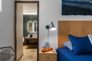 2 Schlafzimmer, Schreibtisch, Bügeleisen/Bügelbrett, Reisekinderbett