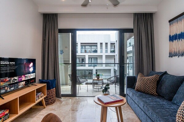 スマートテレビ、書斎 / ワークスペース