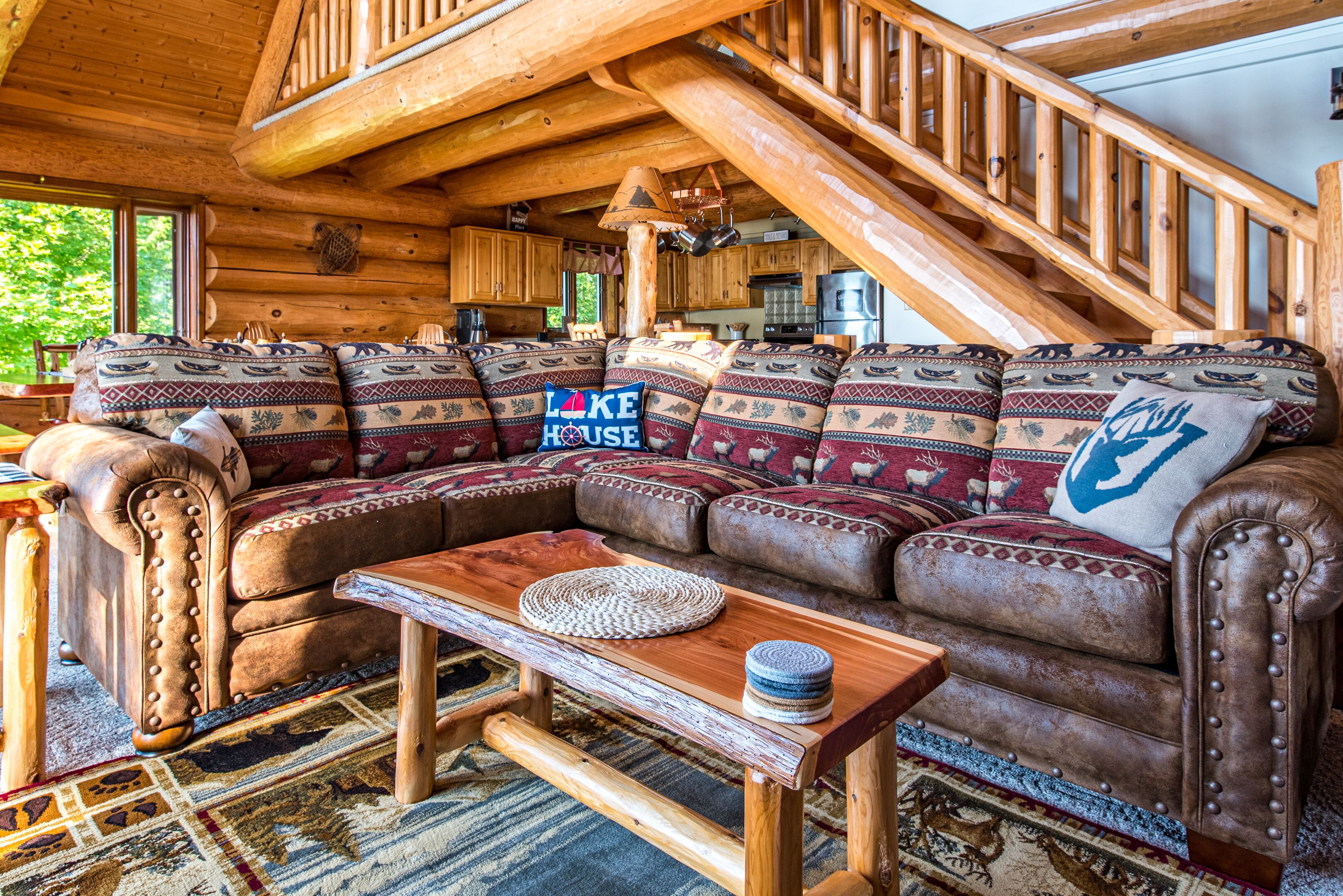 Beautiful Log Home on Lake Michigan - Great fall color tour central location