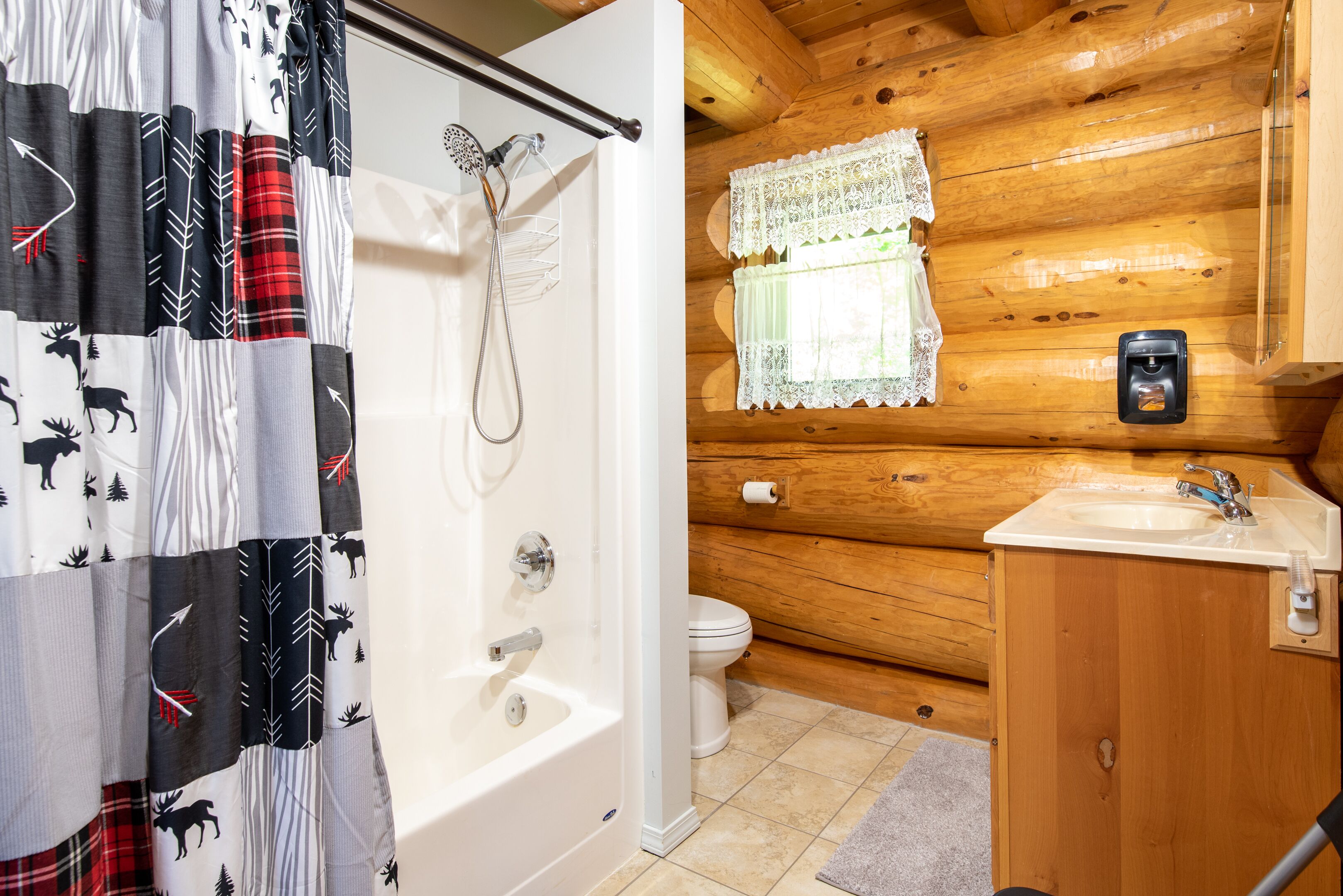 Beautiful Log Home on Lake Michigan - Great fall color tour central location