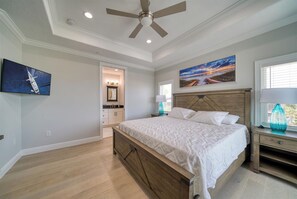 3 habitaciones, tabla de planchar con plancha y cuna de viaje 