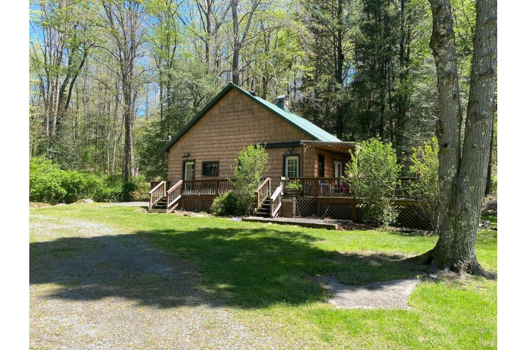 Rustic, yet modern Cabin Escape