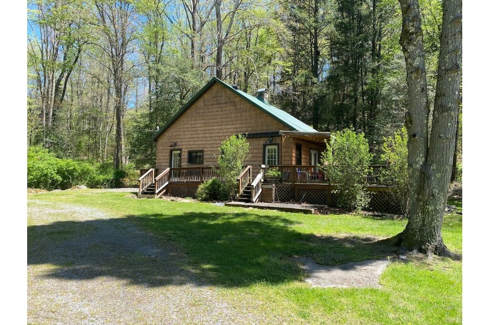 Rustic, yet modern Cabin Escape
