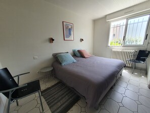 3 bedrooms, iron/ironing board, travel cot, free WiFi