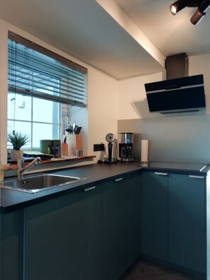 Kühlschrank, Mikrowelle, Ofen, Geschirrspüler