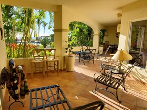 Outdoor dining - Las Mananitas Ground floor overlooking the Pools and Sea of Cortez! Ocean Front! (San José del Cabo)