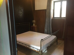 3 bedrooms, in-room safe, travel cot, WiFi