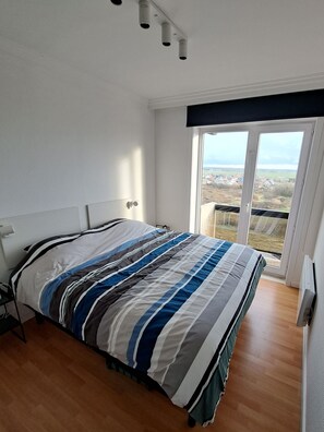 2 bedrooms, iron/ironing board, wheelchair access