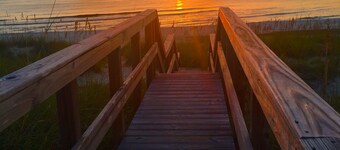 SNOWBIRDS! Dock,  Fishing, boating, kayaks, biking, walking path