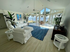 Smart TV - SNOWBIRDS! Dock,  Fishing, boating, kayaks, biking, walking path (Port St. Joe)