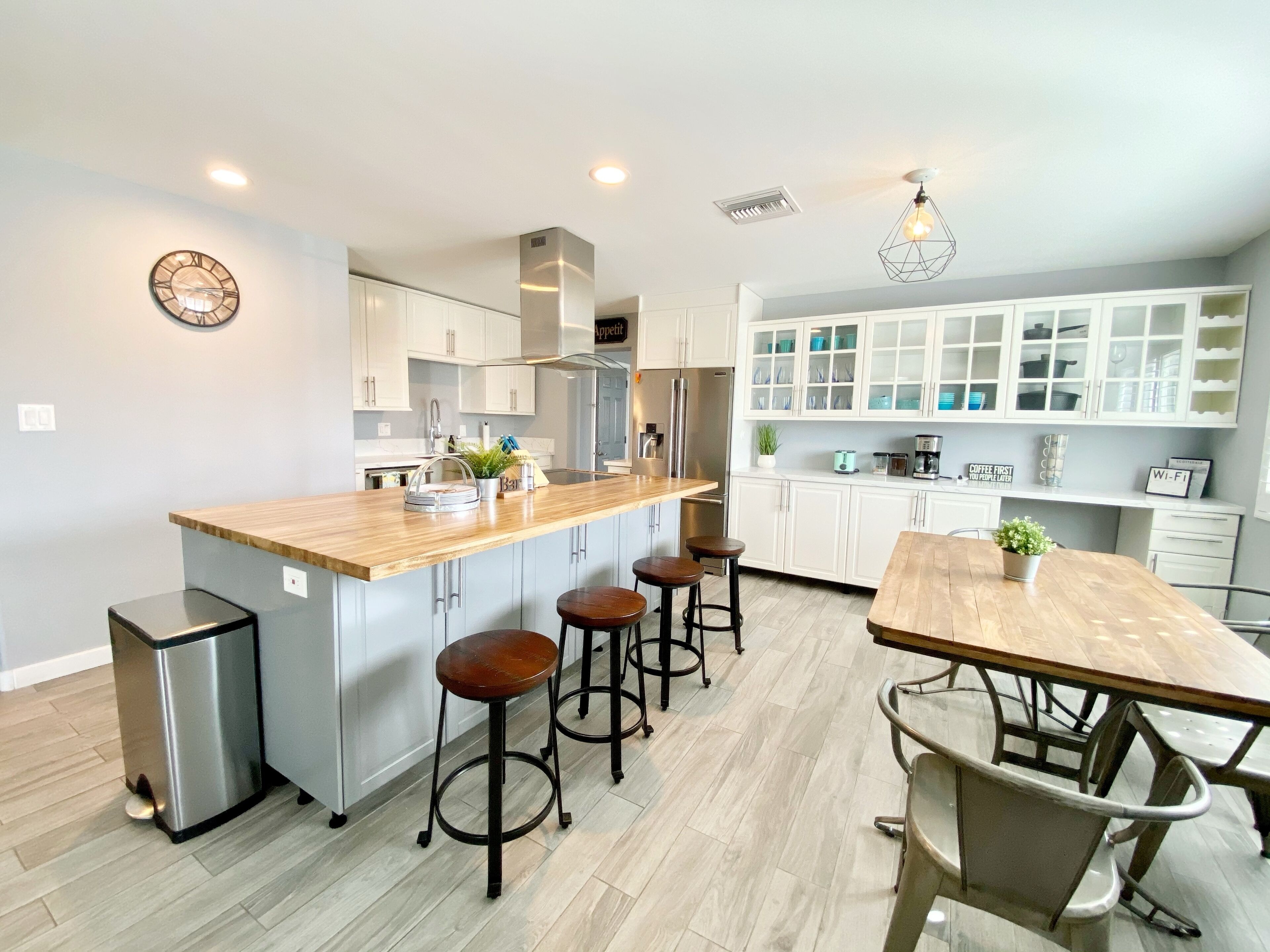 4 Bedrooms Farm house in center of Old town with pool and spa