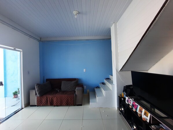 Smart TV, estéreo, monitor de computadora y impresora 