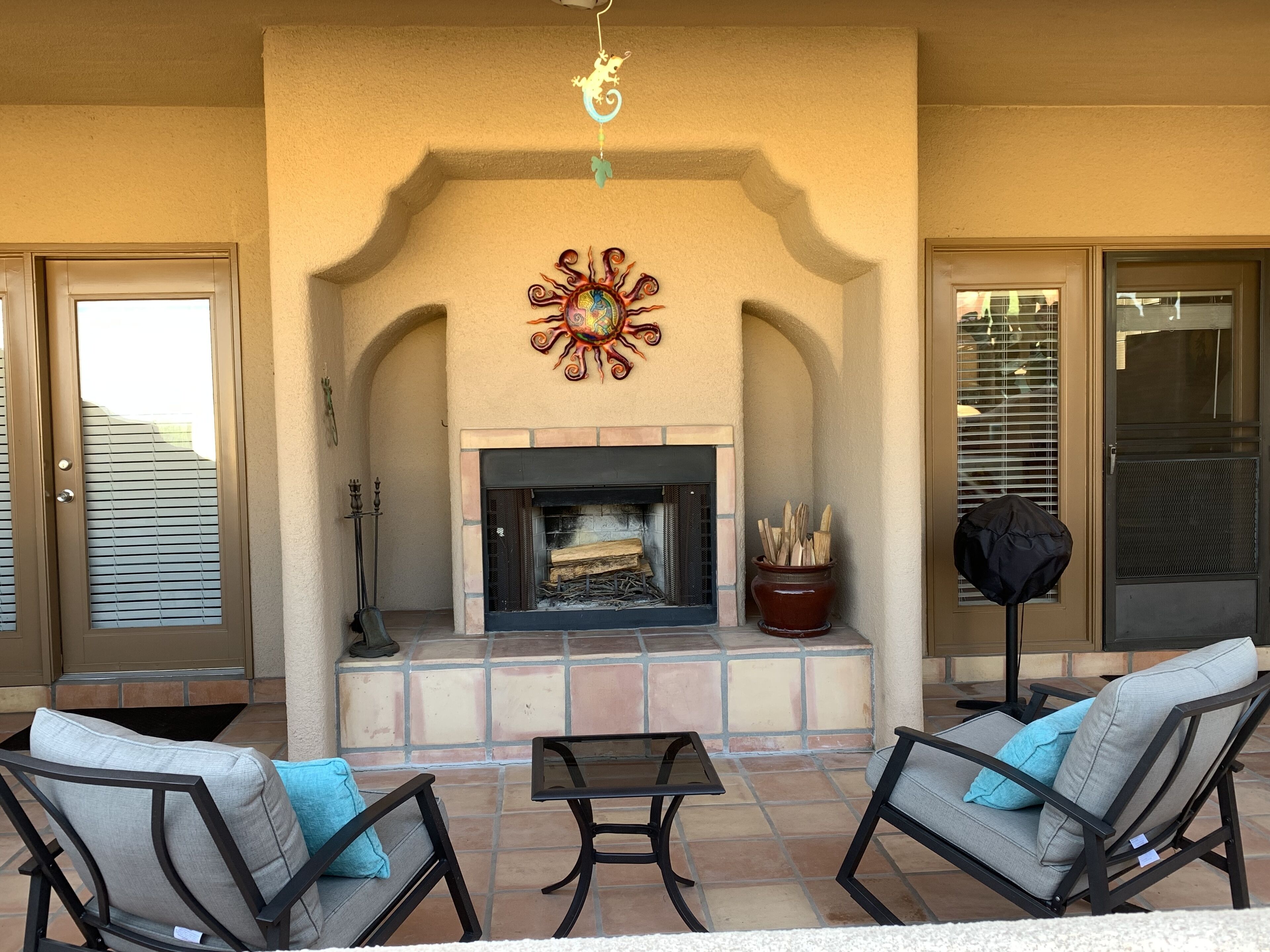 Southwest Treasure 2 BD/2BTH Condo w/ 2 Fireplaces (7 night min stay)