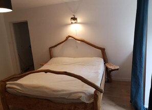 2 Schlafzimmer, Reisekinderbett, kostenloses WLAN, Bettwäsche