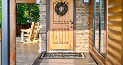 Panoramic Views, Hot Tub, Sleeps 8