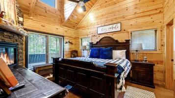 3 室のベッドルーム、WiFi (無料)、ベッドシーツ