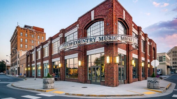 A building with a sign reading "The Country Music Museum." - Shifting Gears to Comfort -2BR/2BA @BMS, Elevator (Bristol)