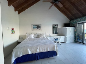 1 bedroom, desk, WiFi
