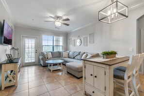 Una Smart TV, un reproductor de DVD