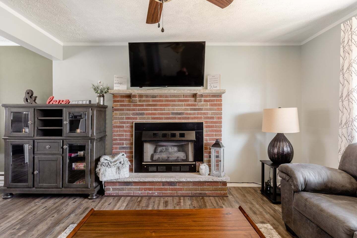 Mountain Home - Near all water Parks- 100 inch projector Screen!