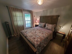 2 bedrooms, desk, iron/ironing board, free WiFi