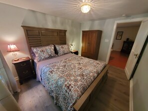 2 soverom, skrivebord, strykejern/-brett og wi-fi (inkludert)