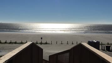 Beach nearby, beach towels