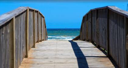 Bright & Cheery Condo Just Steps To The Beach - Life At Its Best!!!