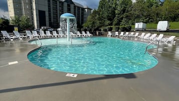 Piscine couverte, piscine extérieure