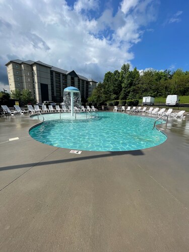 GREAT LOCATION!! MOUNTAIN VIEW CONDOS 124 Plaza Dr, Piegon Forge Tn 37863