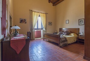 1 dormitori, caixa forta a l'habitació, wifi gratuïta i roba de llit 