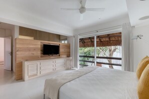 4 bedrooms, desk, iron/ironing board, free WiFi