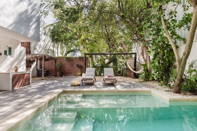 Luxury 4B Villa · Private Pool & Top Location