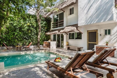 Luxury 4B Villa · Private Pool & Top Location