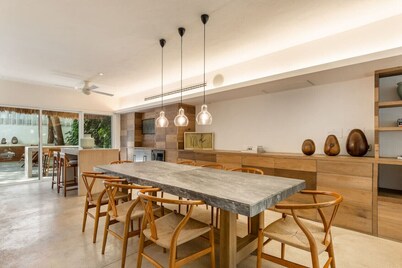 Luxury 4B Villa · Private Pool & Top Location