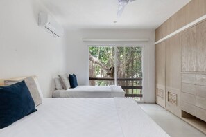 4 bedrooms, desk, iron/ironing board, free WiFi