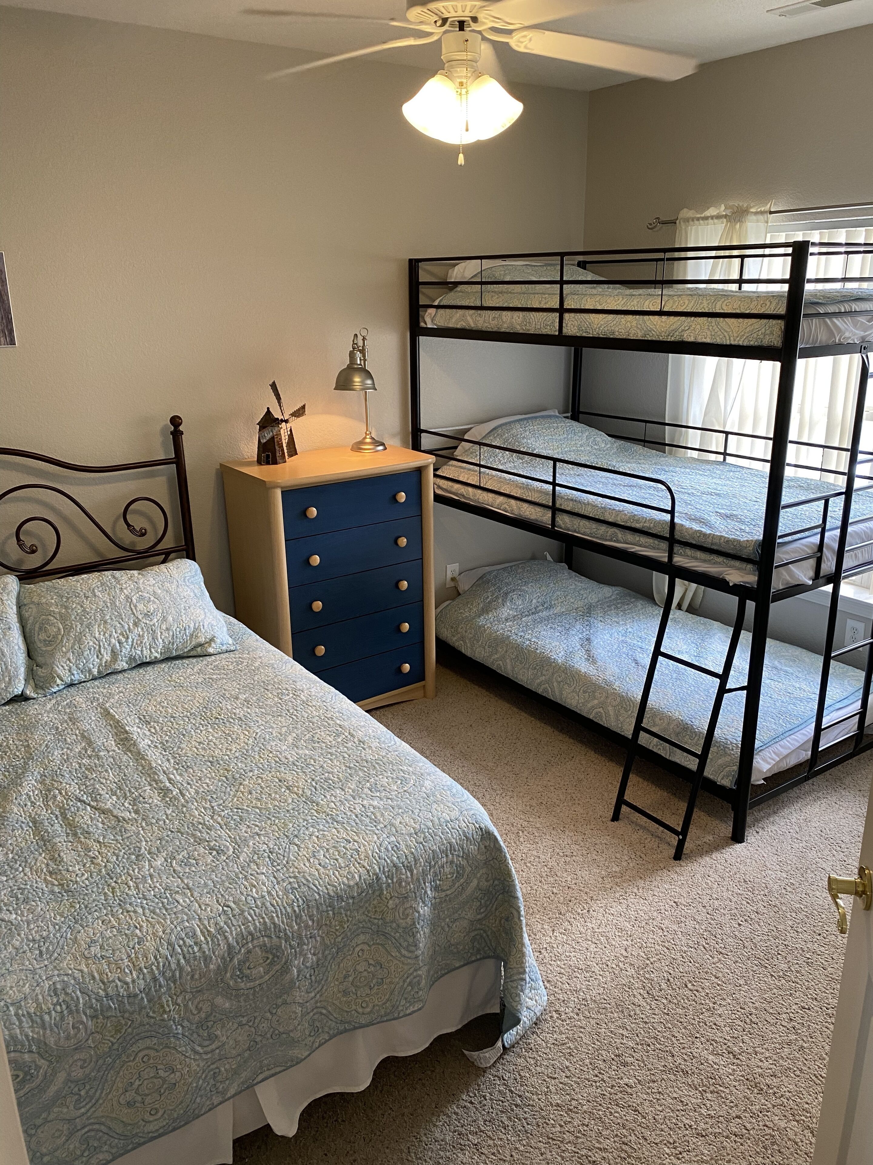 Lands End 3bed/2bath walk-in condo with spectacular views!!