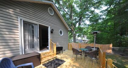 Welcome to Bayside Breeze! One Block From Town Beach, Walk to Waterfront Dining