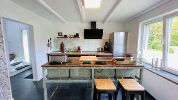 Kühlschrank, Ofen, Herdplatte, Geschirrspüler