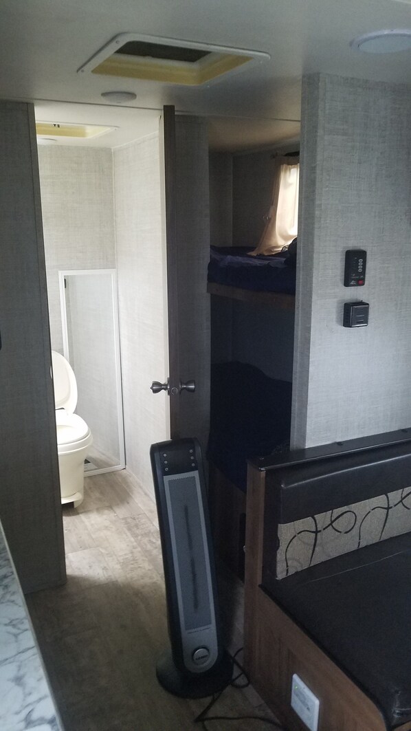 1 غرفة نوم ومكتب ومكواة/لوح كي وواي فاي مجانًا