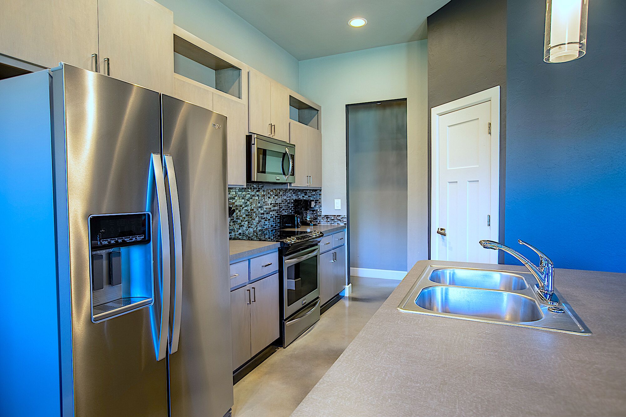 Contemporary Design - Free Parking - Outdoor Grill