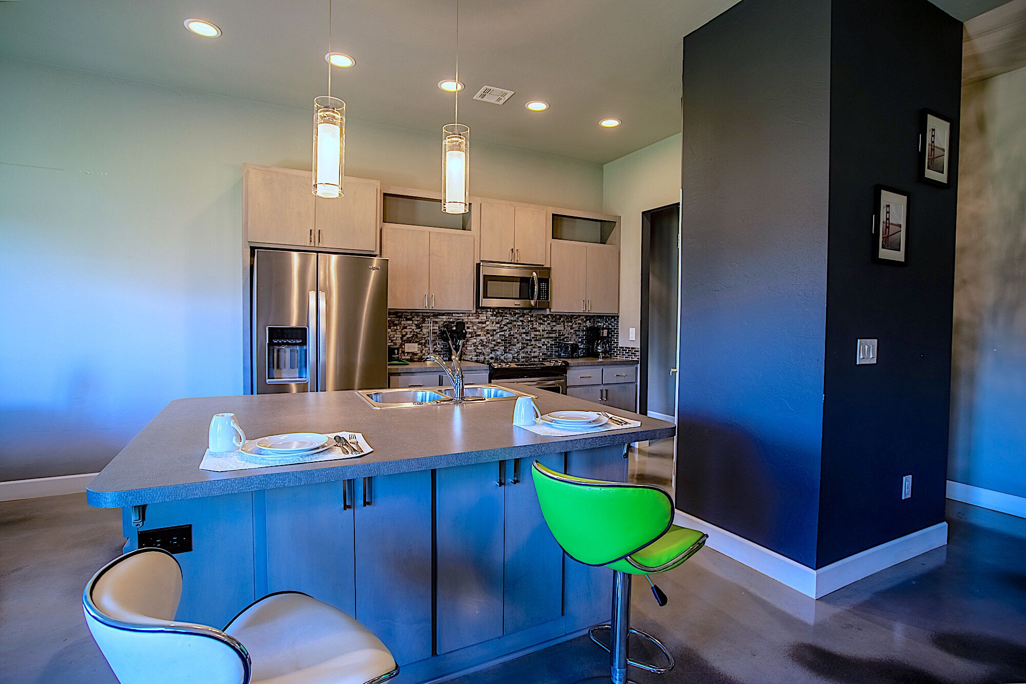 Contemporary Design - Free Parking - Outdoor Grill