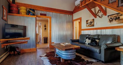 Happy Trails- Pet Friendly, Walk to Historic Downtown Cody